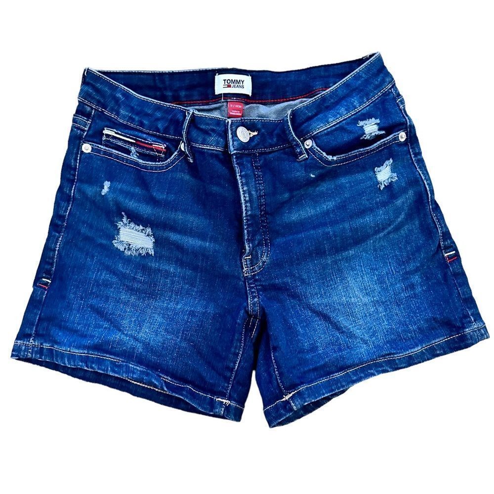 Tommy Jeans ~ Denim Shorts ~ Medium Wash ~ mid rise ~ size 2 / W26